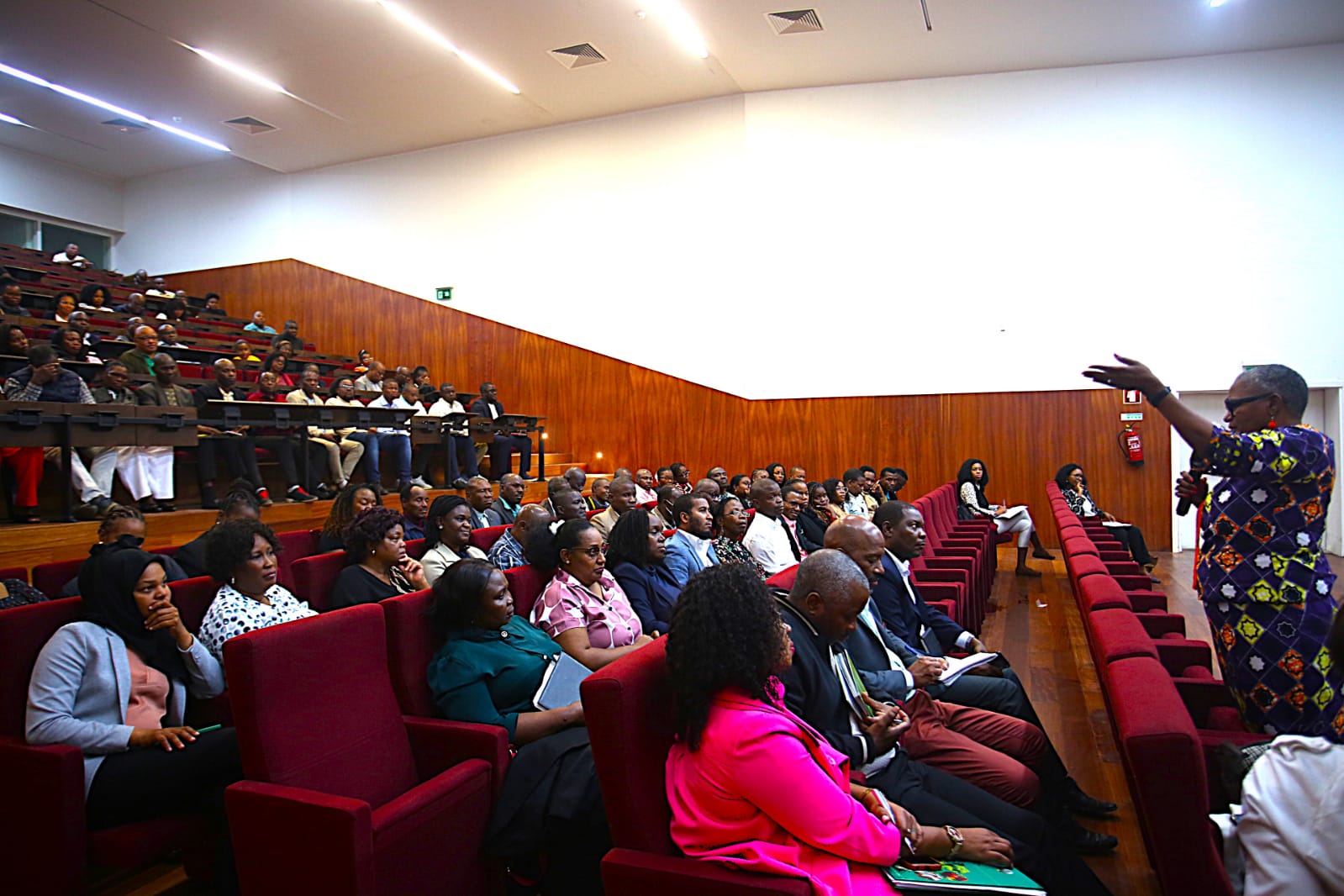 Directora Geral defende uma mudança de atitude dos investigadores do IIAM